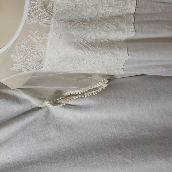 Absolutely Famous. NWT. Cute White, Polyester Lace Detail & Rayon Top.  Size 3X - Picture 5 of 15